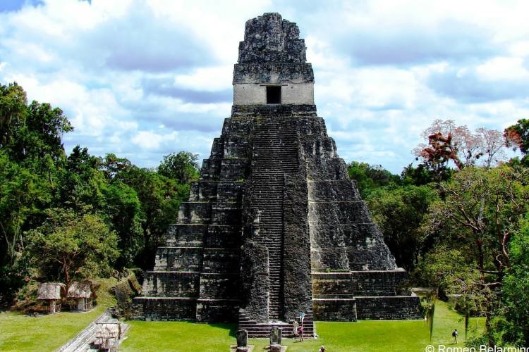 لاونتا | هرم خورشید وماه | هرم چیچن ایتسا | معابد تیکال | تنوچتیتلان